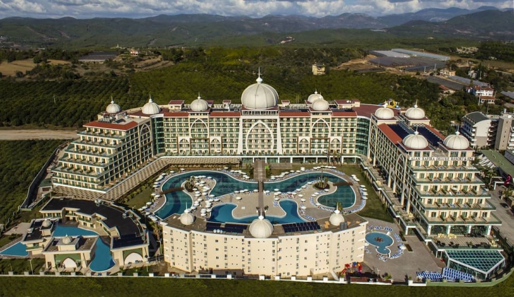 Xafira Deluxe Resort & Spa - All Inclusive — Pool in Alanya