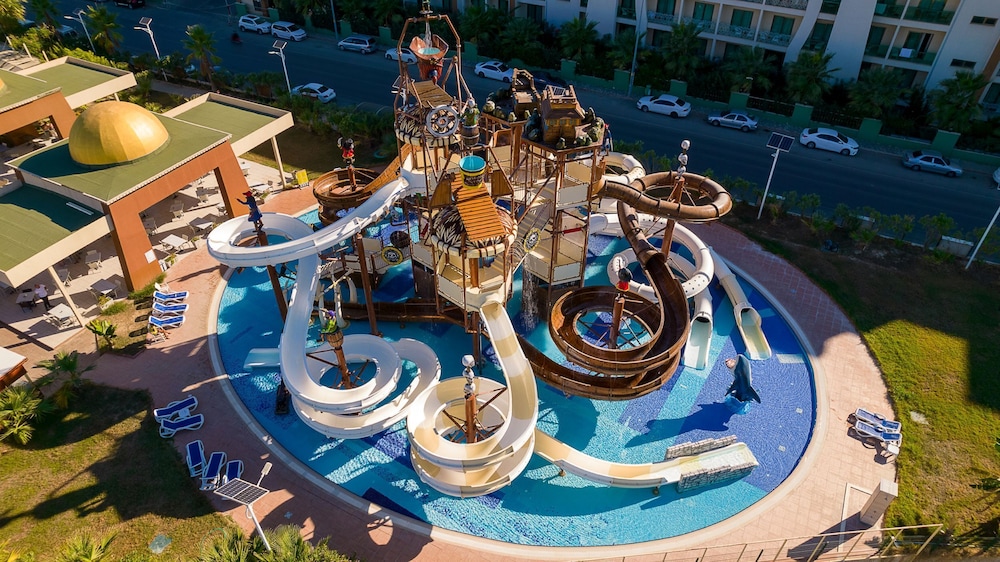 Xafira Deluxe Resort & Spa - All Inclusive — Pool in Alanya