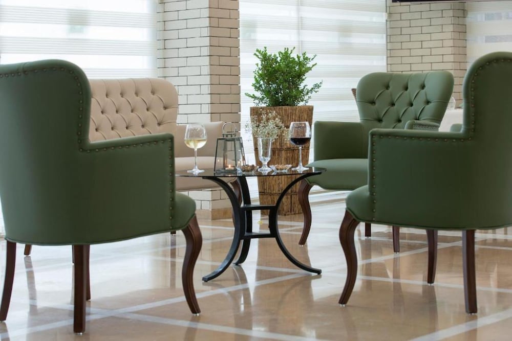 Kleopatra Tuna Apart Hotel — Restaurant & bars in Alanya