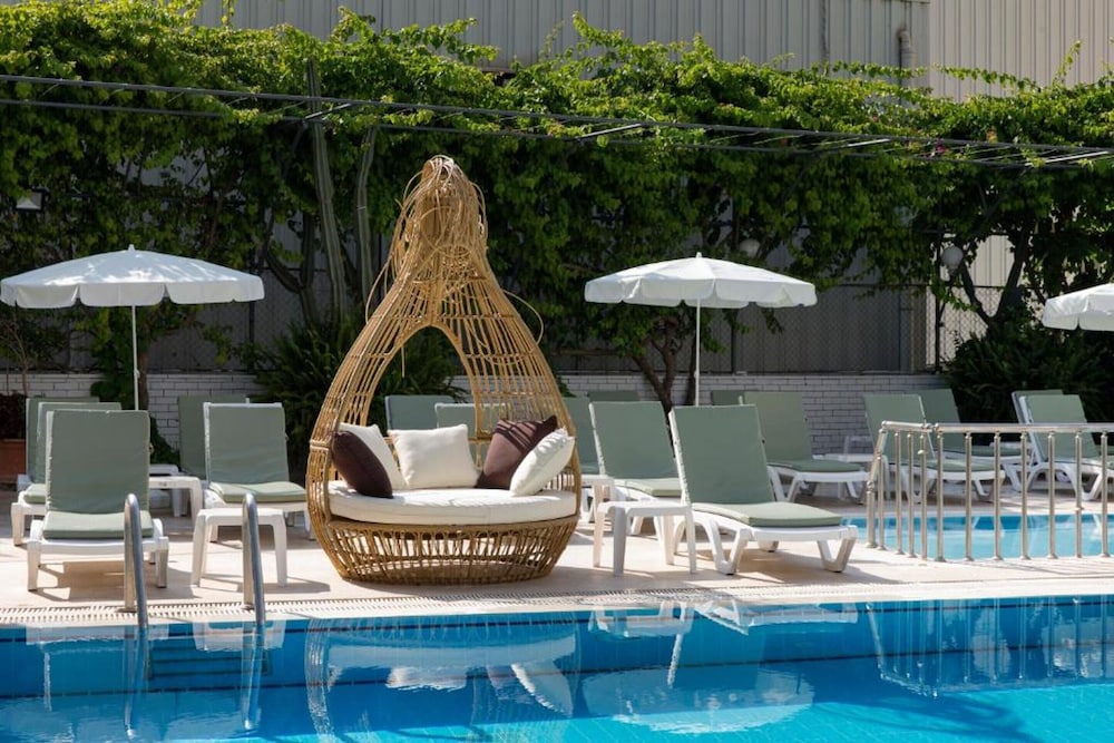 Kleopatra Tuna Apart Hotel — Swimming pool in Alanya