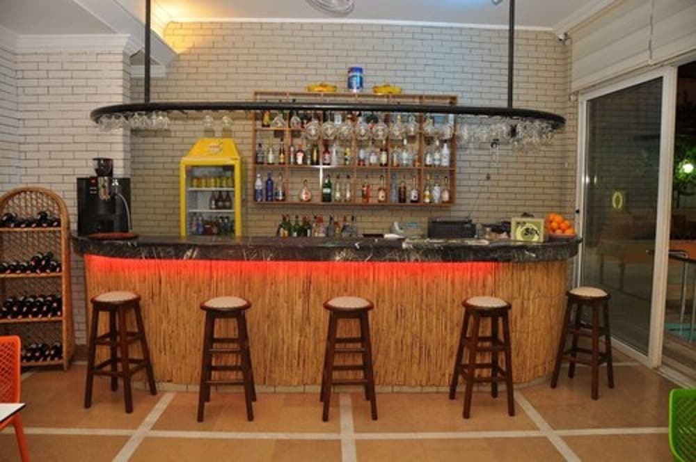 Kleopatra Tuna Apart Hotel — Restaurant & bars in Alanya