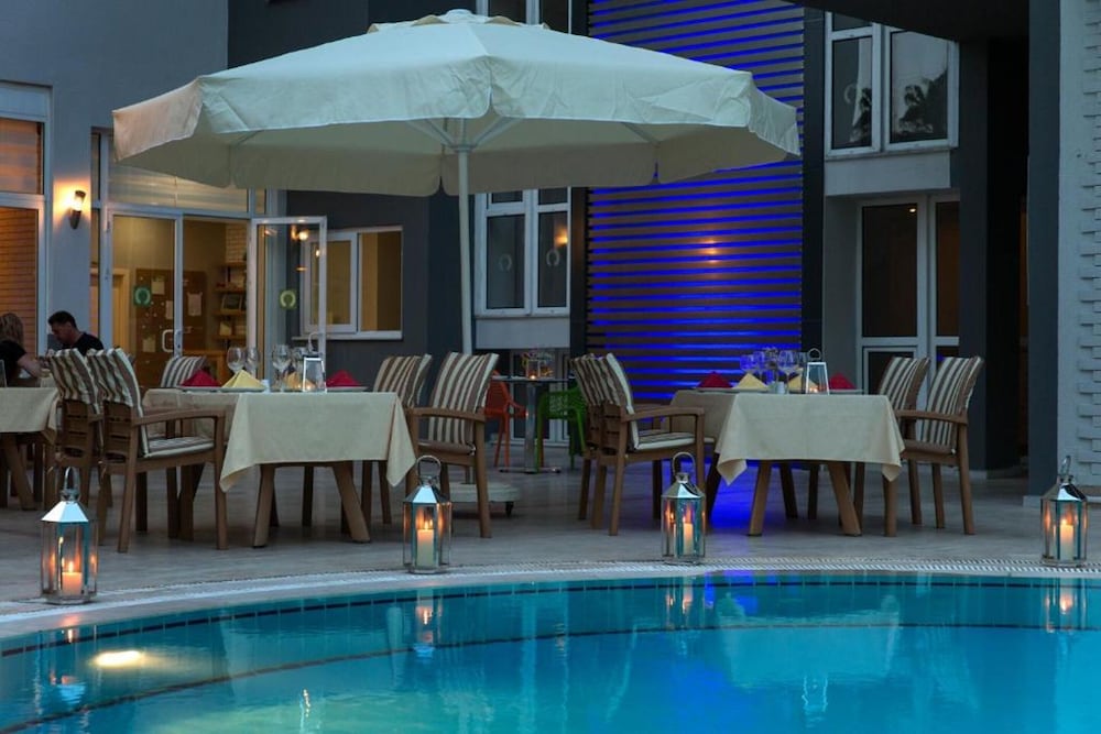 Kleopatra Tuna Apart Hotel — Restaurant & bars in Alanya