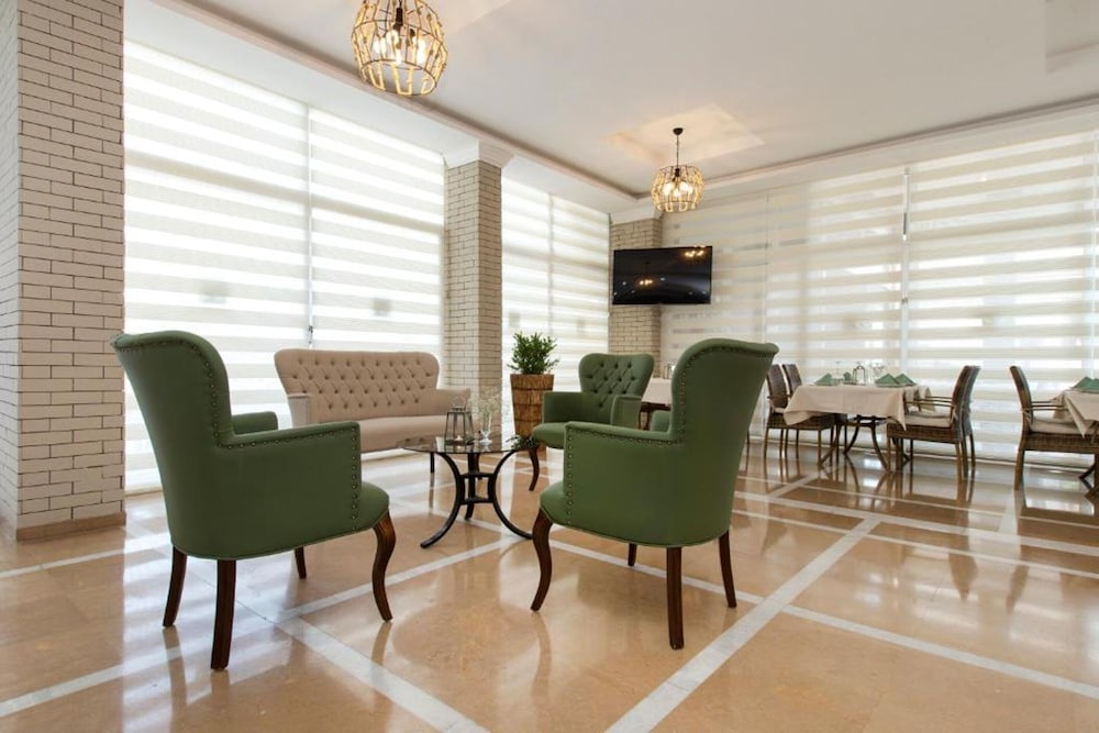 Kleopatra Tuna Apart Hotel — Restaurant & bars in Alanya