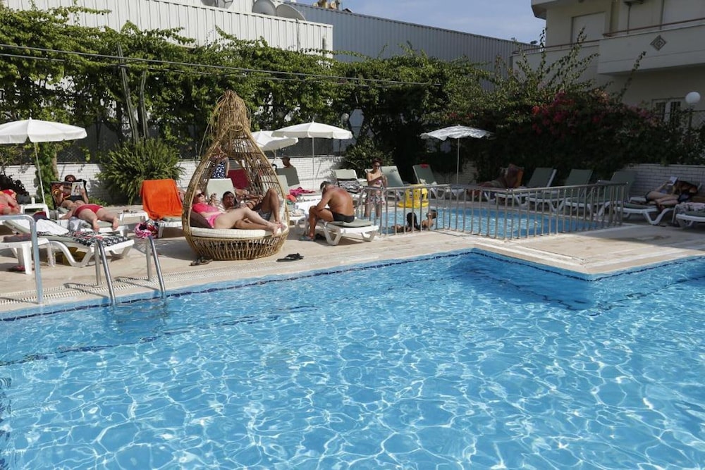 Kleopatra Tuna Apart Hotel — Swimming pool in Alanya