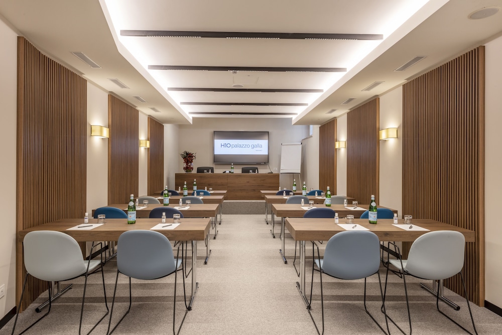 H10 Palazzo Galla — Hotel building in Rome, Lazio