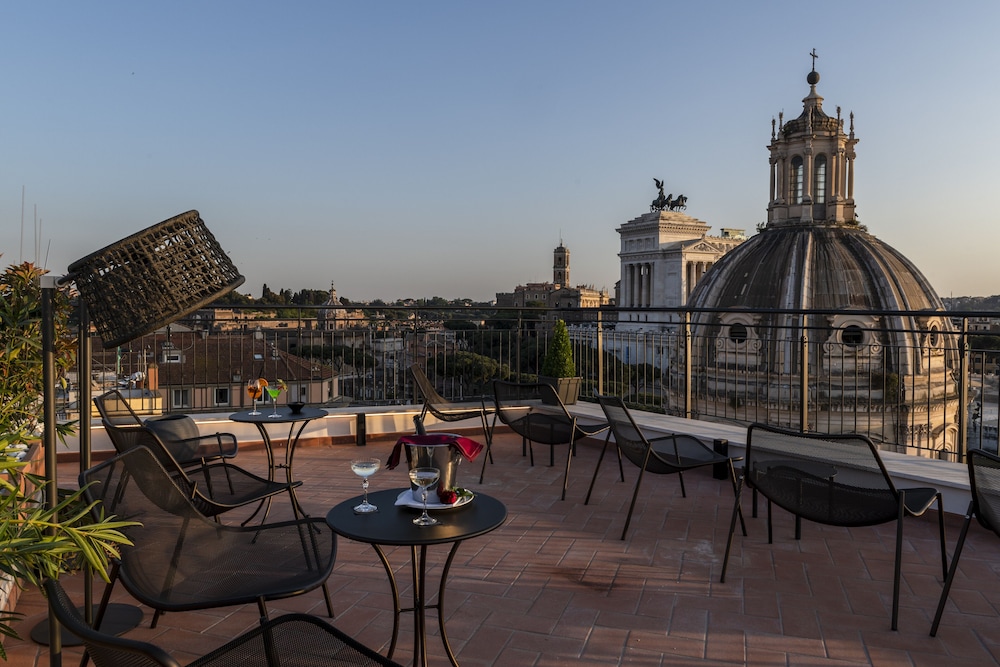 H10 Palazzo Galla — Restaurant & bars in Rome, Lazio