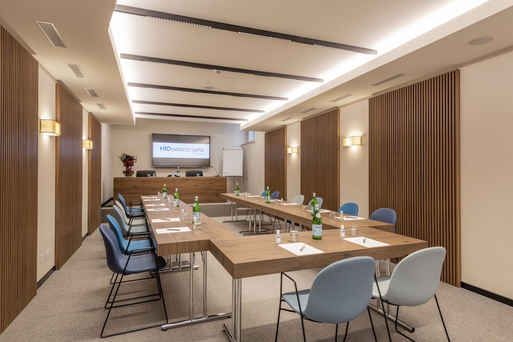 H10 Palazzo Galla — Hotel building in Rome, Lazio
