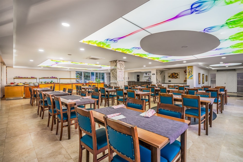 Arsi Blue Beach Hotel — Restaurant & bars in Alanya