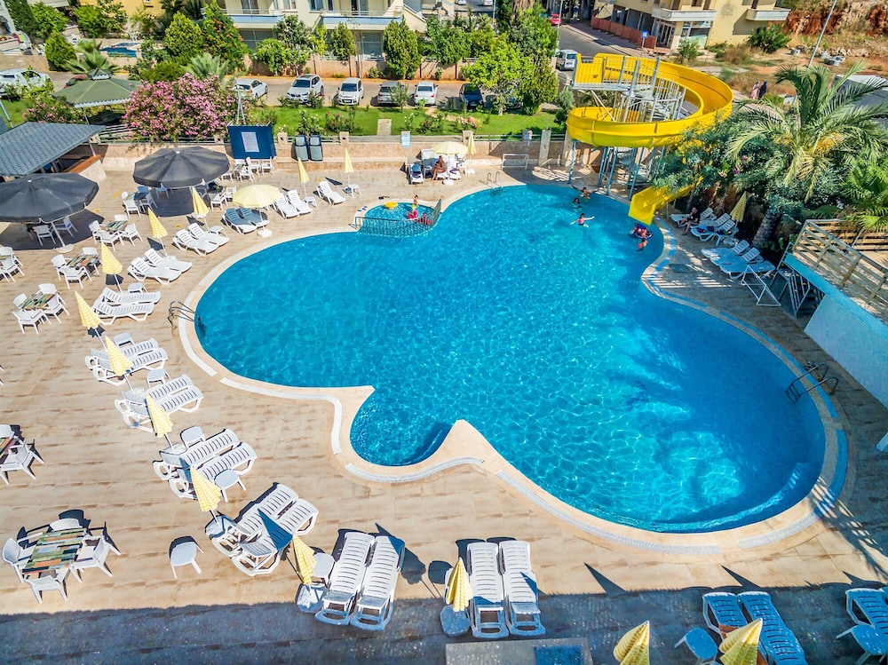 Arsi Blue Beach Hotel — Swimming pool in Alanya