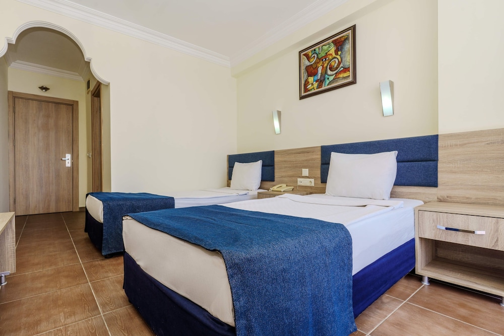 Arsi Blue Beach Hotel — Hotel rooms in Alanya