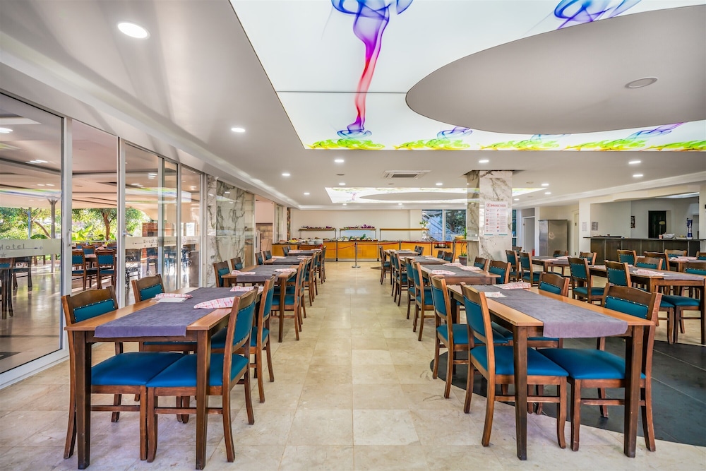 Arsi Blue Beach Hotel — Restaurant & bars in Alanya
