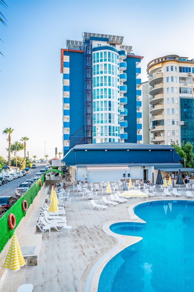 Arsi Blue Beach Hotel — Swimming pool in Alanya