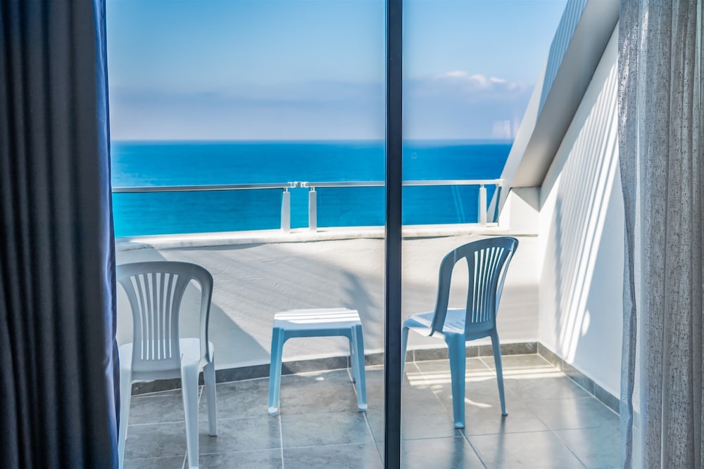 Arsi Blue Beach Hotel — Hotel rooms in Alanya