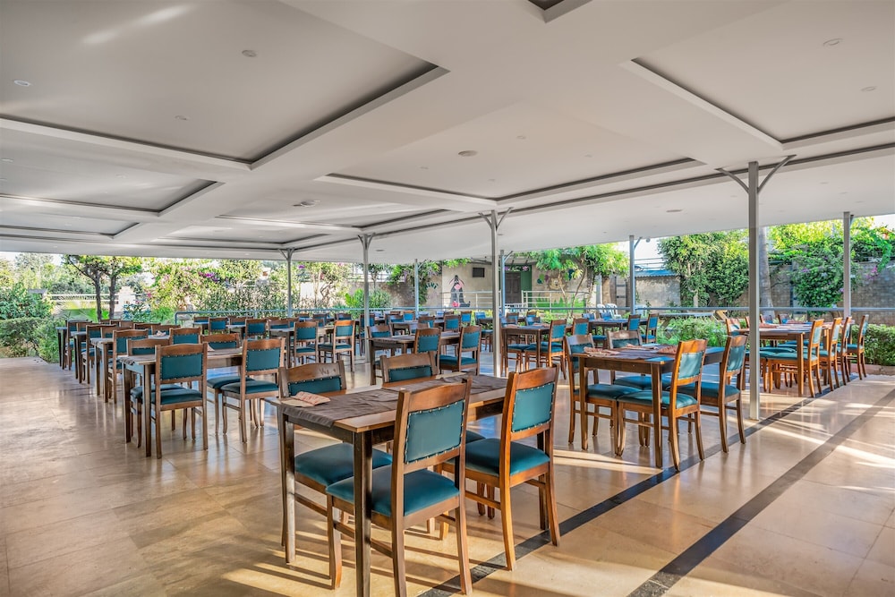 Arsi Blue Beach Hotel — Restaurant & bars in Alanya