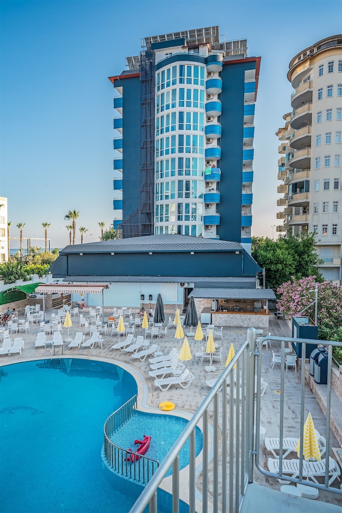 Arsi Blue Beach Hotel — Swimming pool in Alanya