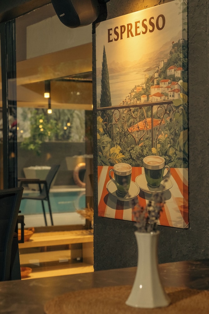 Novis Hotel Cleopatra — Restaurant & bars in Alanya