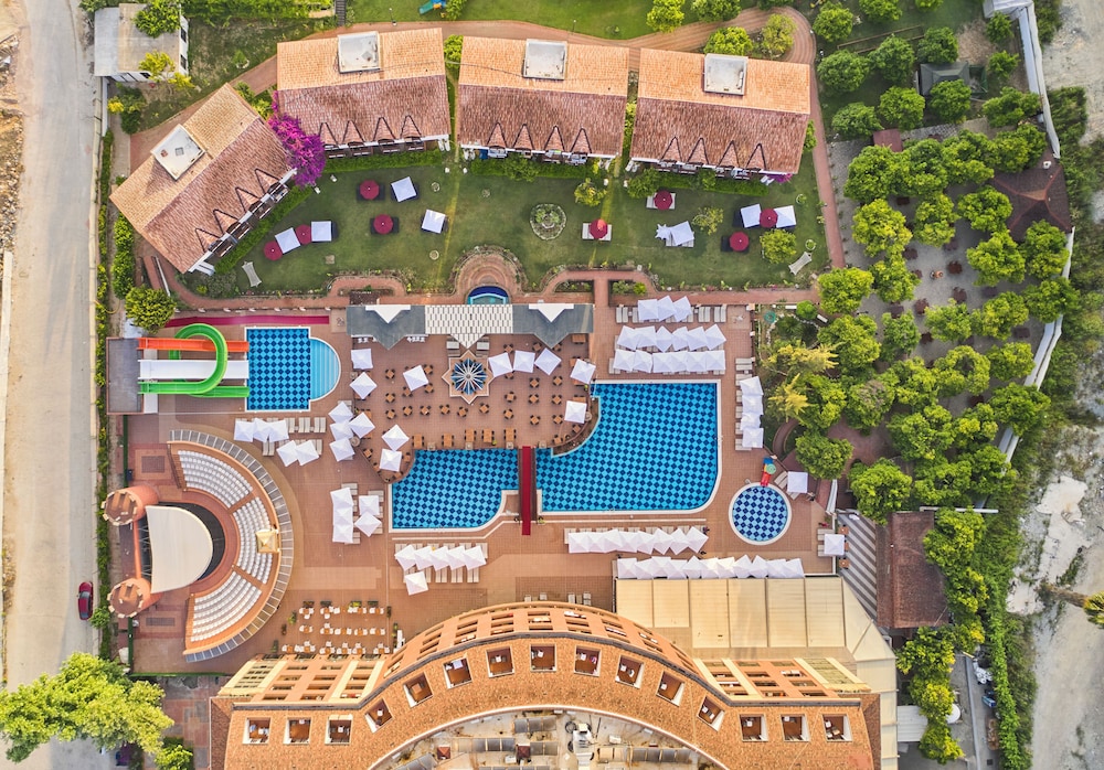 Noxinn Club Hotel — Hotel building in Alanya