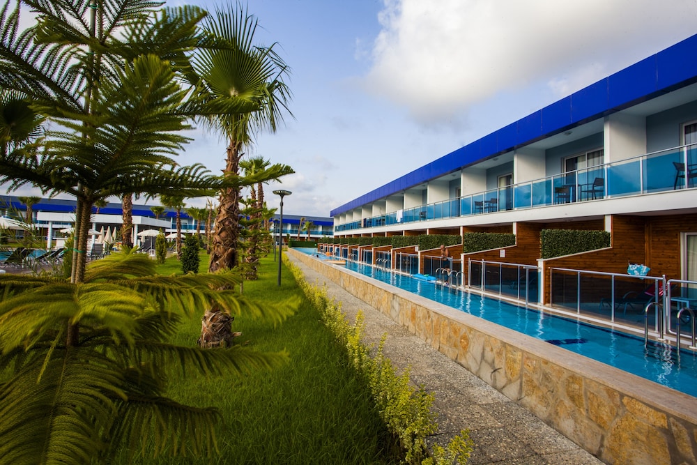 Eftalia Marin Resort Hotel — Hotel building in Alanya