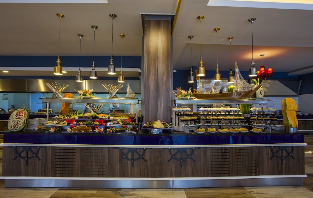 Eftalia Marin Resort Hotel — Restaurant & bars in Alanya