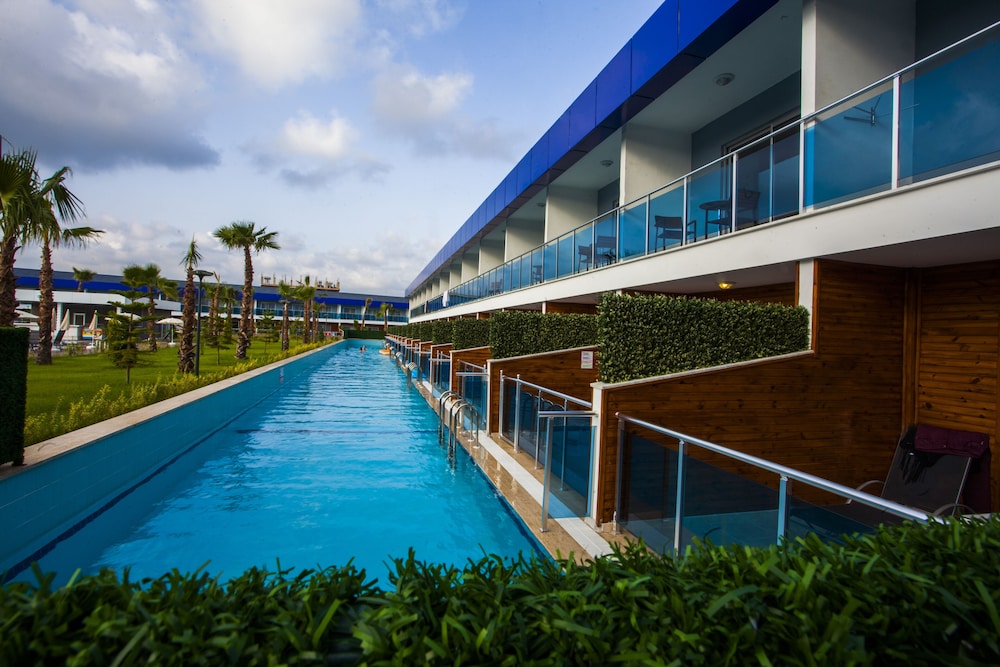 Eftalia Marin Resort Hotel — Swimming pool in Alanya