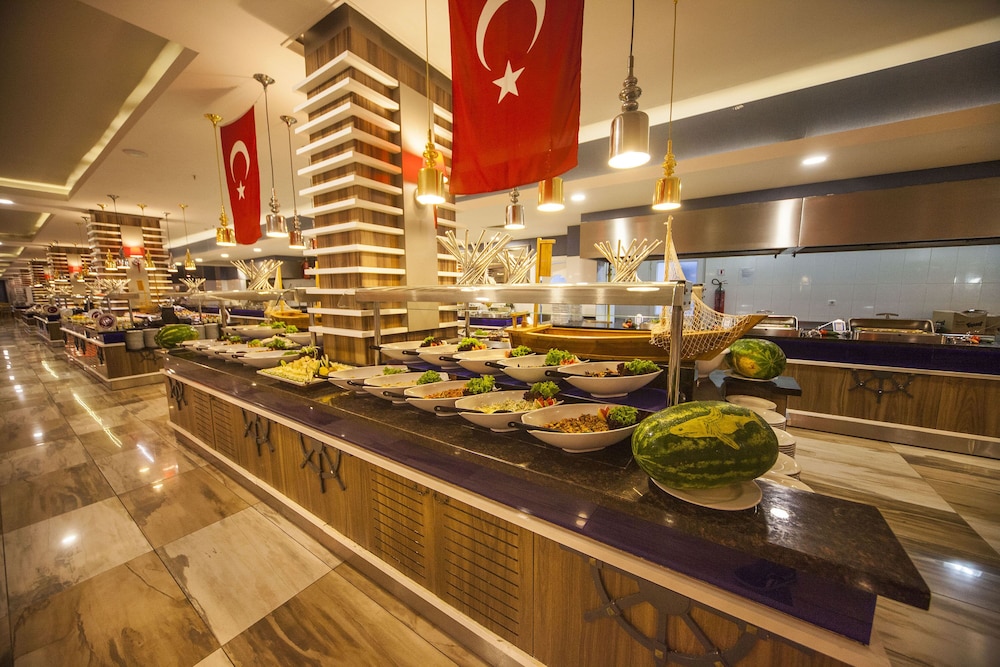 Eftalia Marin Resort Hotel — Restaurant & bars in Alanya
