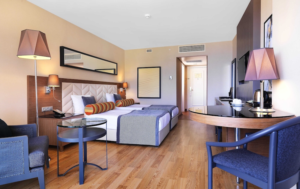 Imperial Turkiz Resort Hotel - All inclusive — Hotel rooms in Kemer