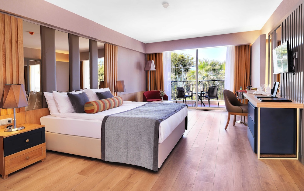Imperial Turkiz Resort Hotel - All inclusive — Hotel rooms in Kemer
