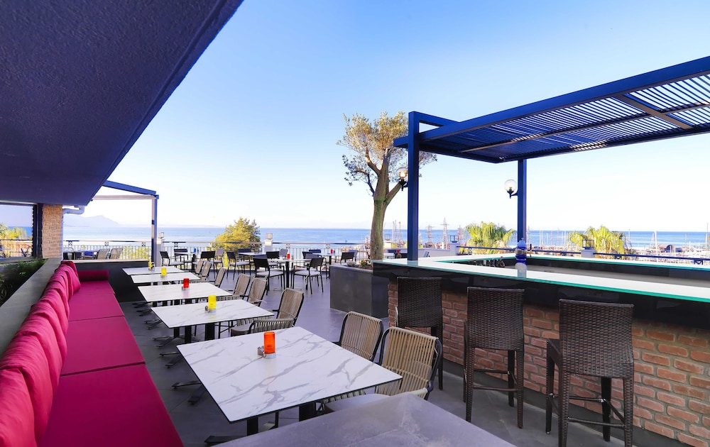 Imperial Turkiz Resort Hotel - All inclusive — Restaurant & bars in Kemer