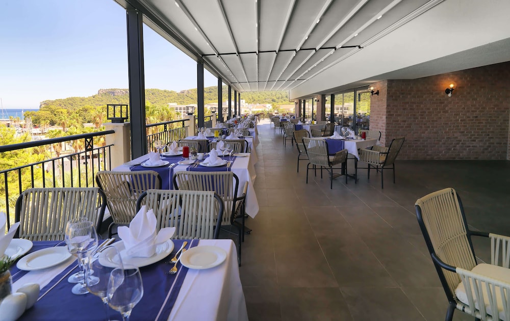Imperial Turkiz Resort Hotel - All inclusive — Restaurant & bars in Kemer