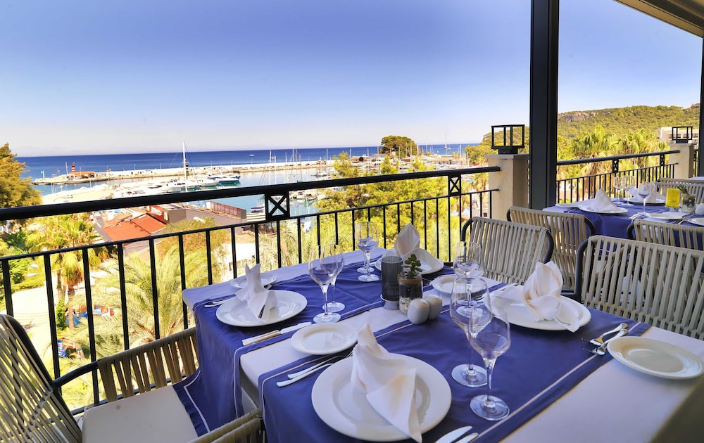 Imperial Turkiz Resort Hotel - All inclusive — Restaurant & bars in Kemer