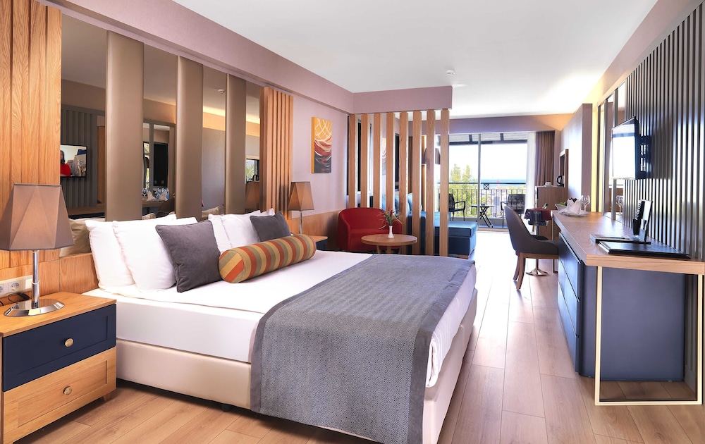 Imperial Turkiz Resort Hotel - All inclusive — Hotel rooms in Kemer