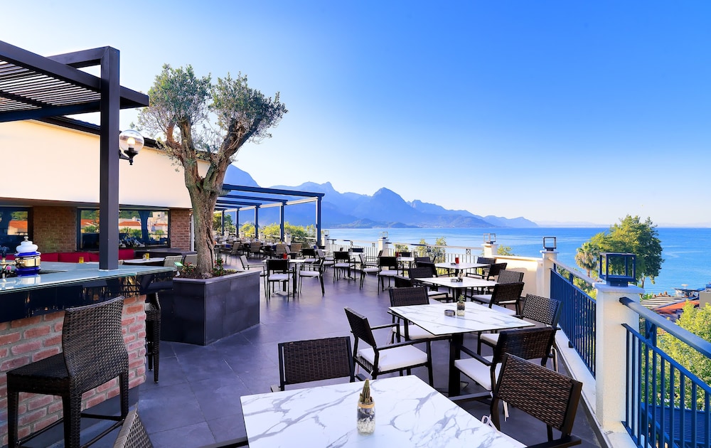 Imperial Turkiz Resort Hotel - All inclusive — Restaurant & bars in Kemer