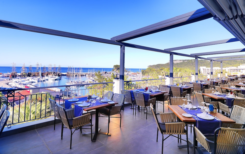 Imperial Turkiz Resort Hotel - All inclusive — Restaurant & bars in Kemer