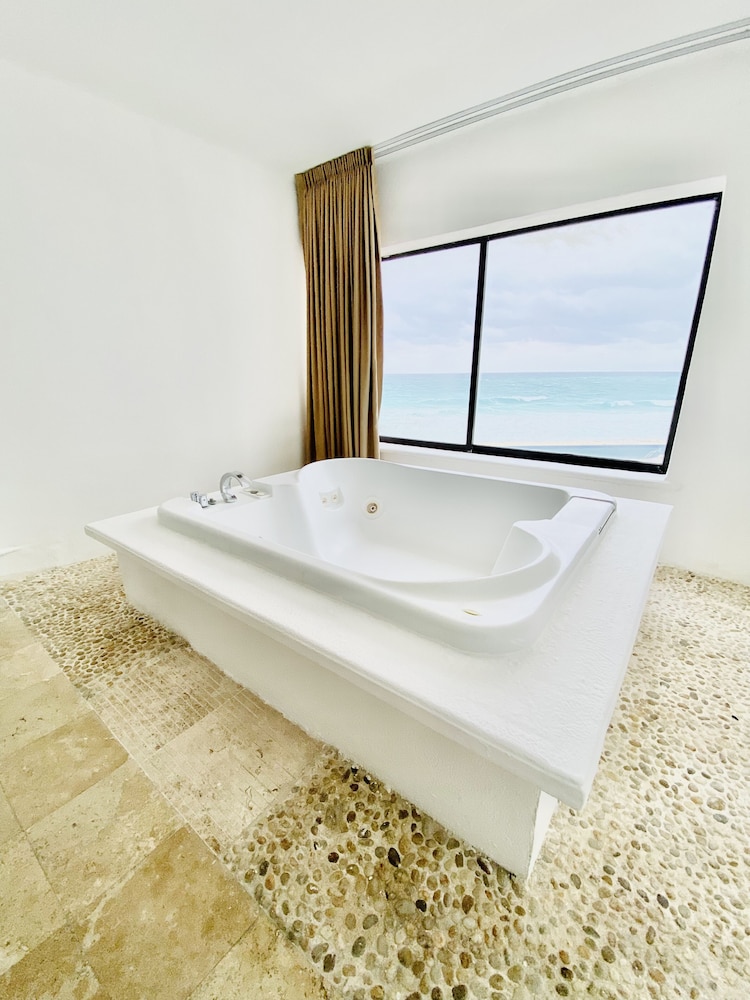 Cyan Cancun Resort & Spa — Hotel rooms in Cancun, Quintana Roo