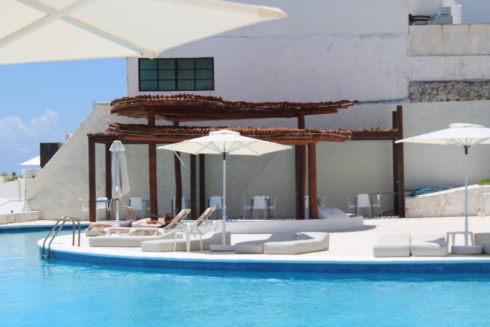 Cyan Cancun Resort & Spa — Swimming pool in Cancun, Quintana Roo