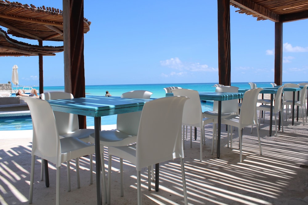 Cyan Cancun Resort & Spa — Restaurant & bars in Cancun, Quintana Roo
