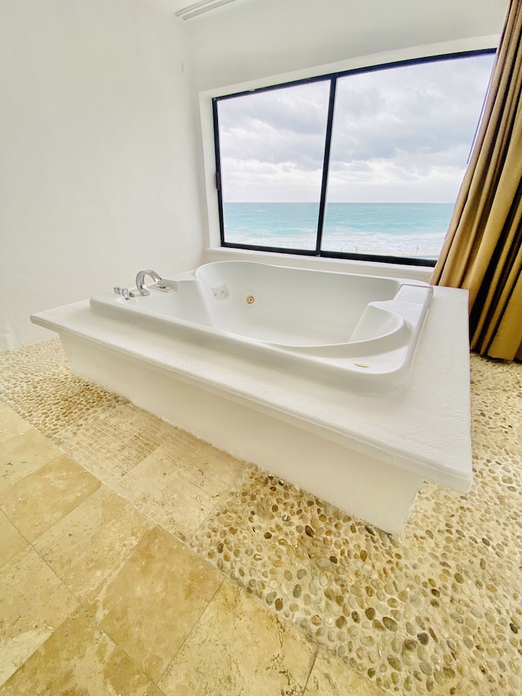 Cyan Cancun Resort & Spa — Hotel rooms in Cancun, Quintana Roo