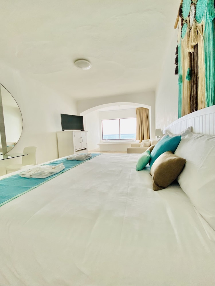 Cyan Cancun Resort & Spa — Hotel rooms in Cancun, Quintana Roo