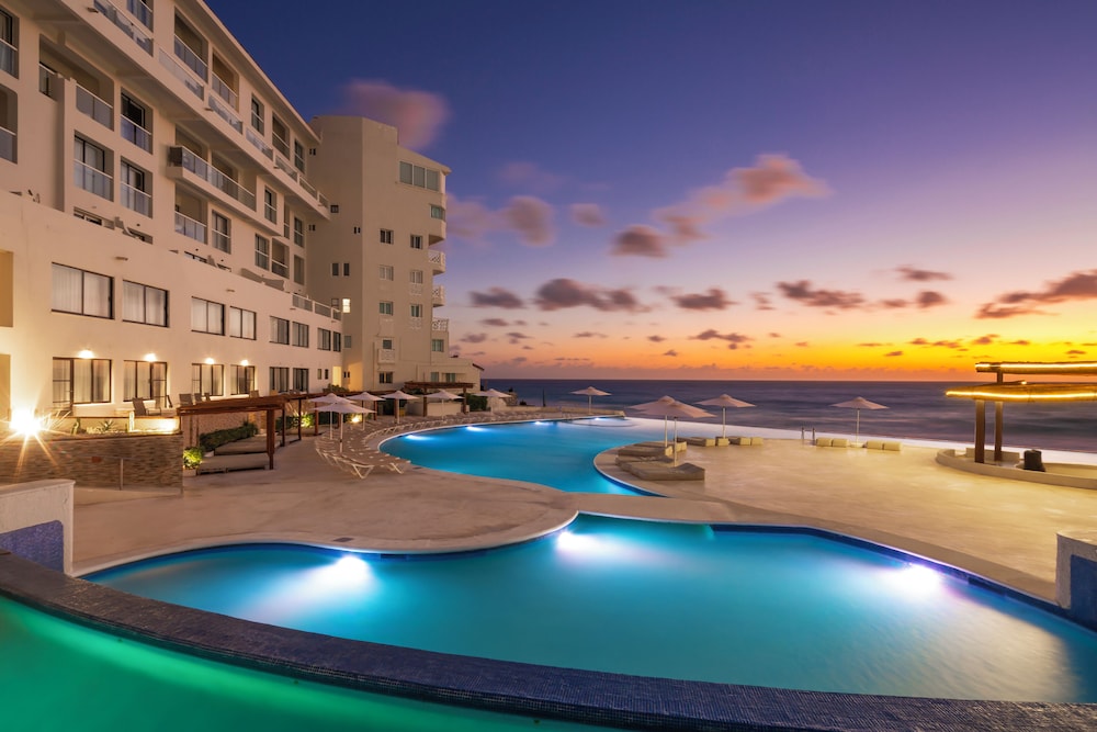 Cyan Cancun Resort & Spa — Swimming pool in Cancun, Quintana Roo