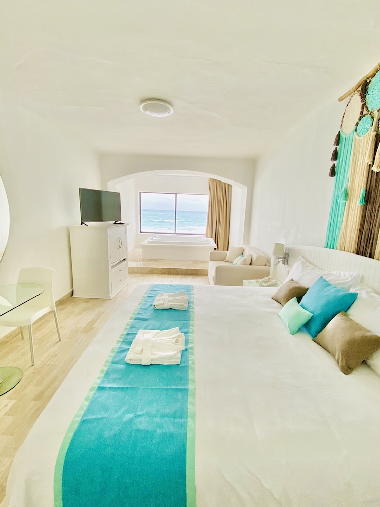 Cyan Cancun Resort & Spa — Hotel rooms in Cancun, Quintana Roo