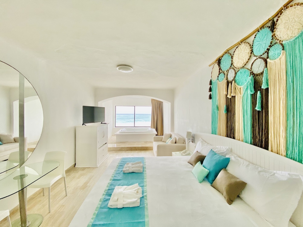 Cyan Cancun Resort & Spa — Hotel rooms in Cancun, Quintana Roo