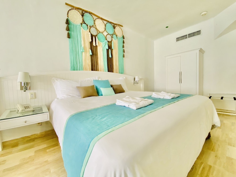 Cyan Cancun Resort & Spa — Hotel rooms in Cancun, Quintana Roo