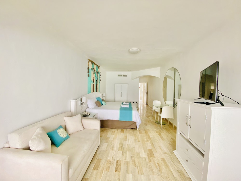 Cyan Cancun Resort & Spa — Hotel rooms in Cancun, Quintana Roo