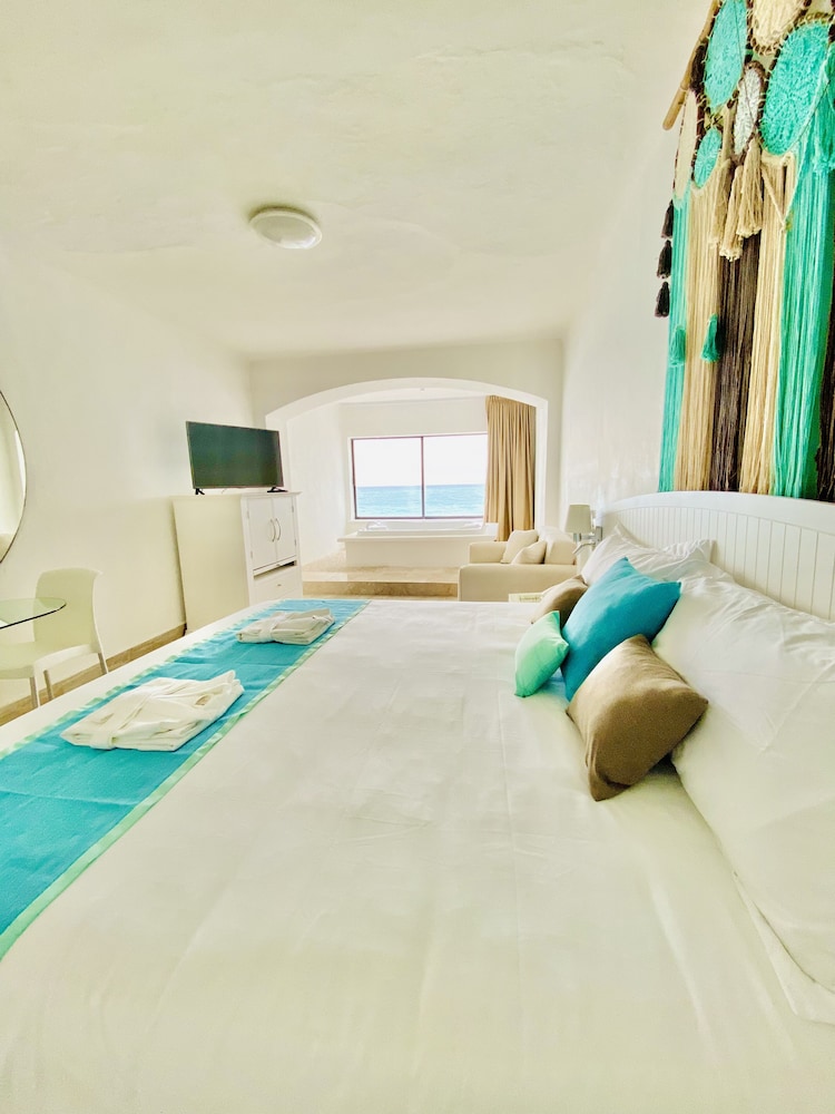 Cyan Cancun Resort & Spa — Hotel rooms in Cancun, Quintana Roo