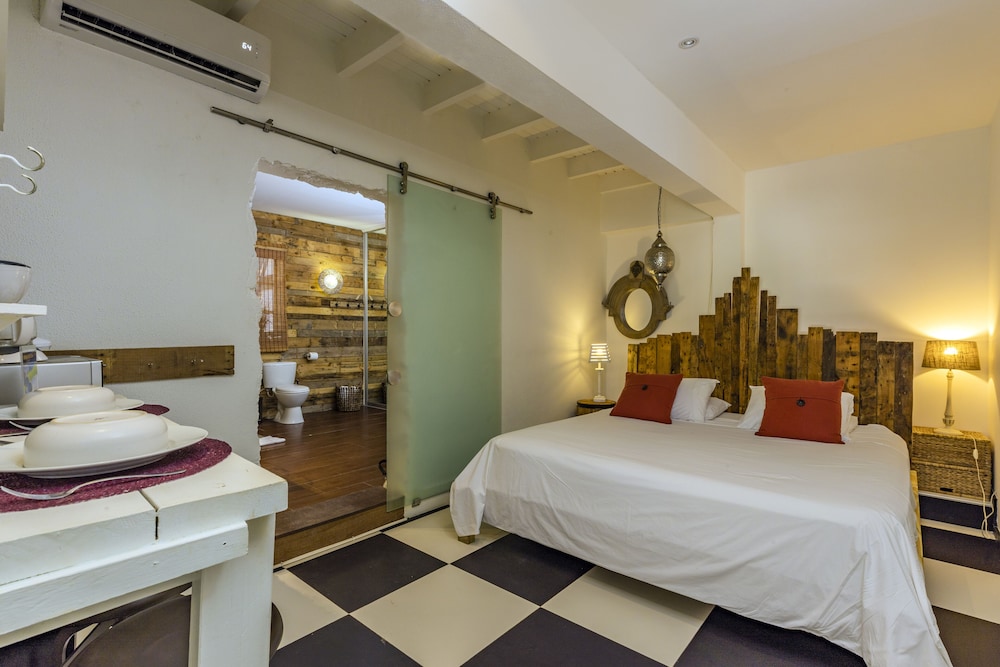 Modern Hotel Aruba — Hotel rooms in Noord, Aruba