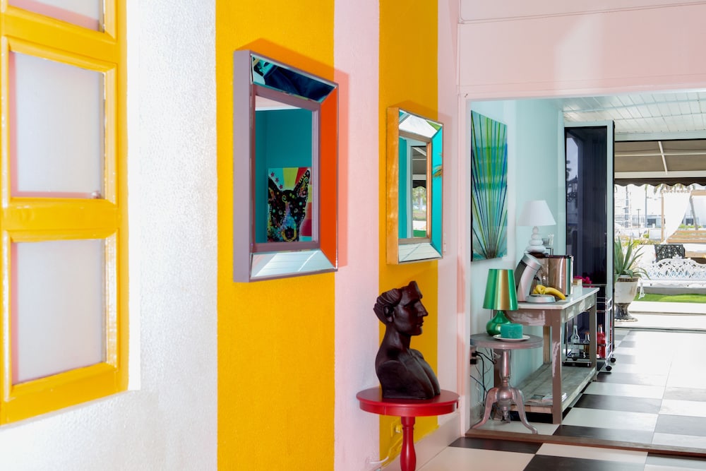 Modern Hotel Aruba — Hotel building in Noord, Aruba