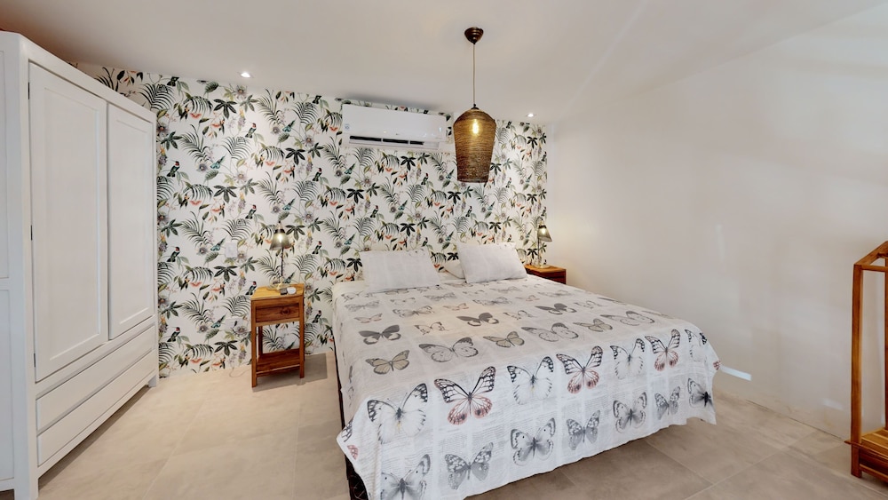 Modern Hotel Aruba — Hotel rooms in Noord, Aruba
