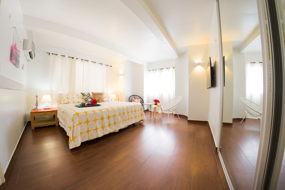 Modern Hotel Aruba — Hotel rooms in Noord, Aruba