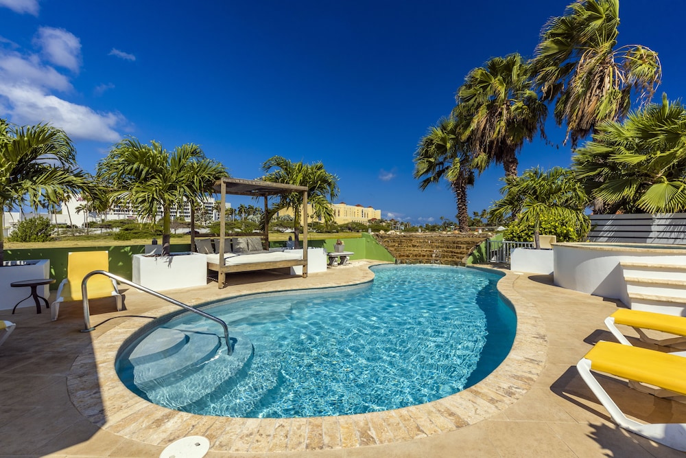 Modern Hotel Aruba — Swimming pool in Noord, Aruba