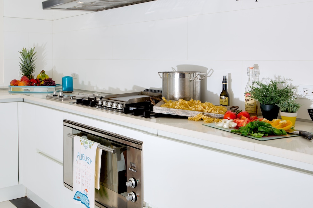 Modern Hotel Aruba — Restaurant & bars in Noord, Aruba